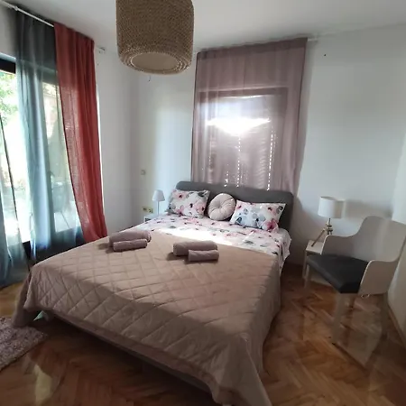 Park 1 Marko Free Parking Apartment *